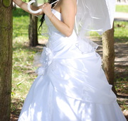 Продается свадебное белое платье 